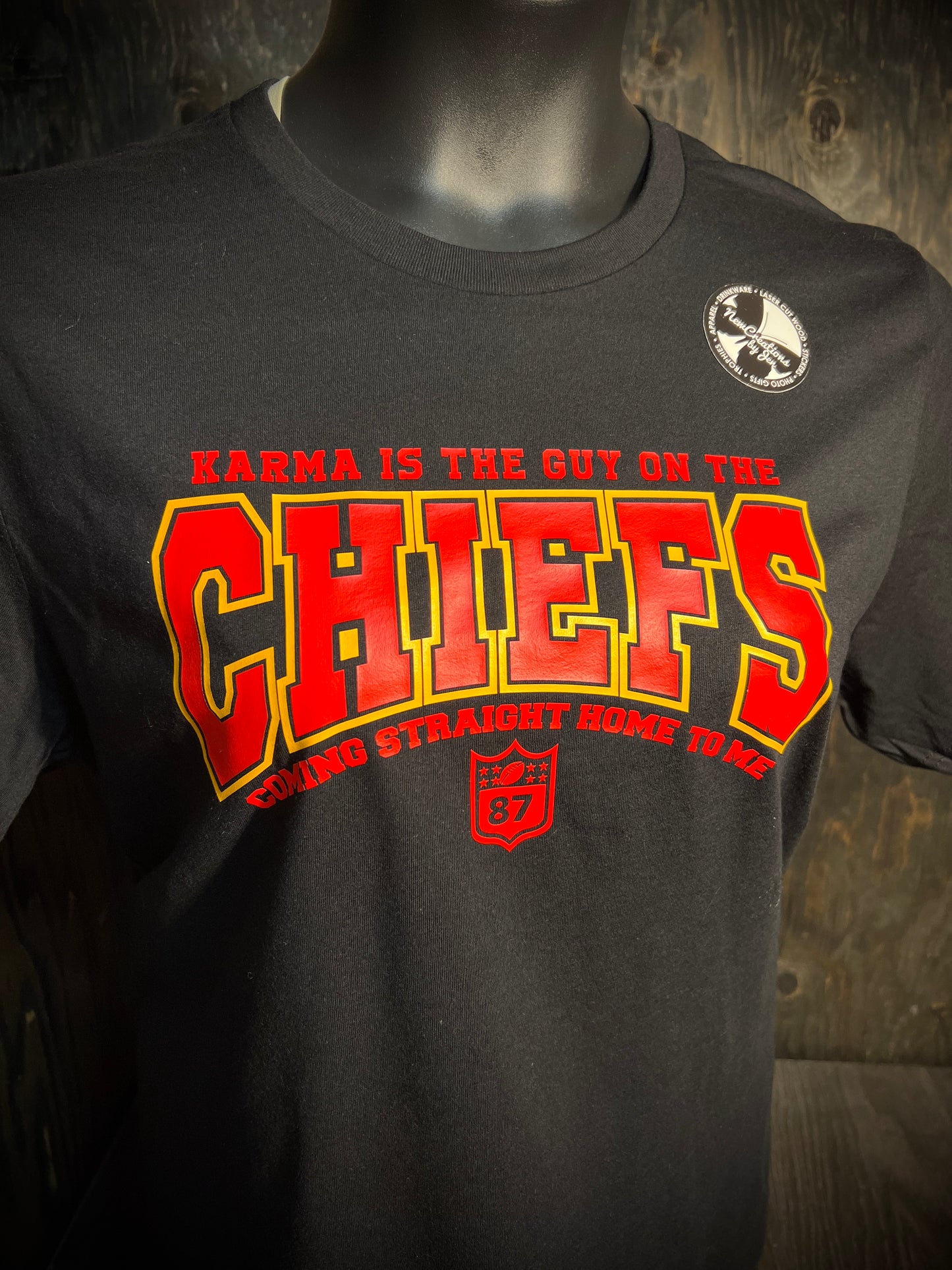 Karma es el chico de los Chiefs - Camiseta, sudadera o capucha (2 colores)