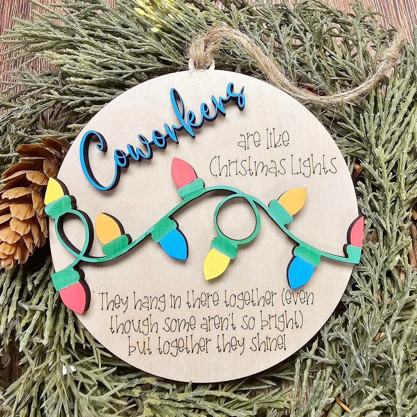 Los compañeros de trabajo son como adornos de luces navideñas