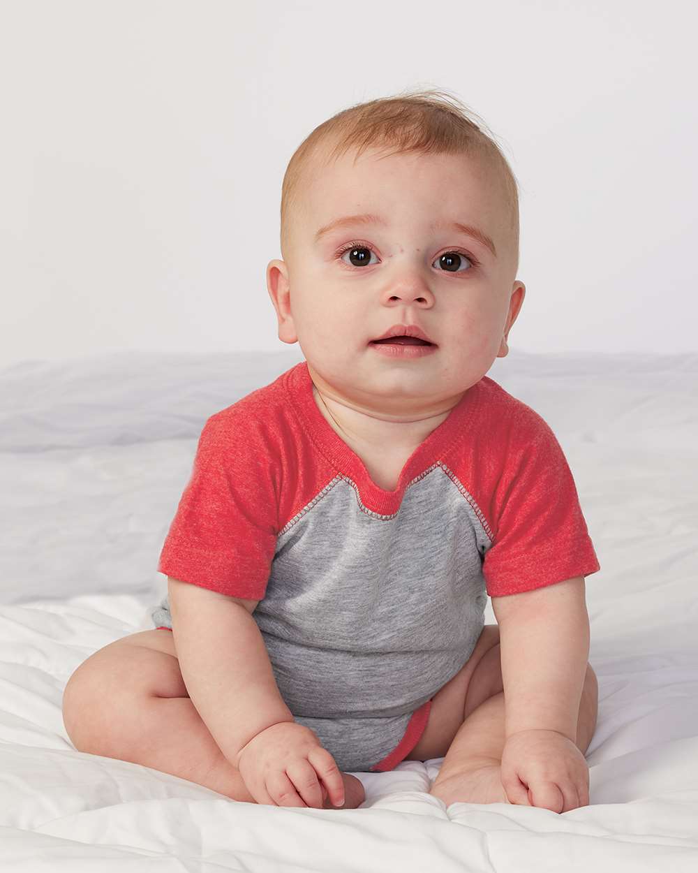 Mono de béisbol con mangas raglán para bebé (6-24 meses)