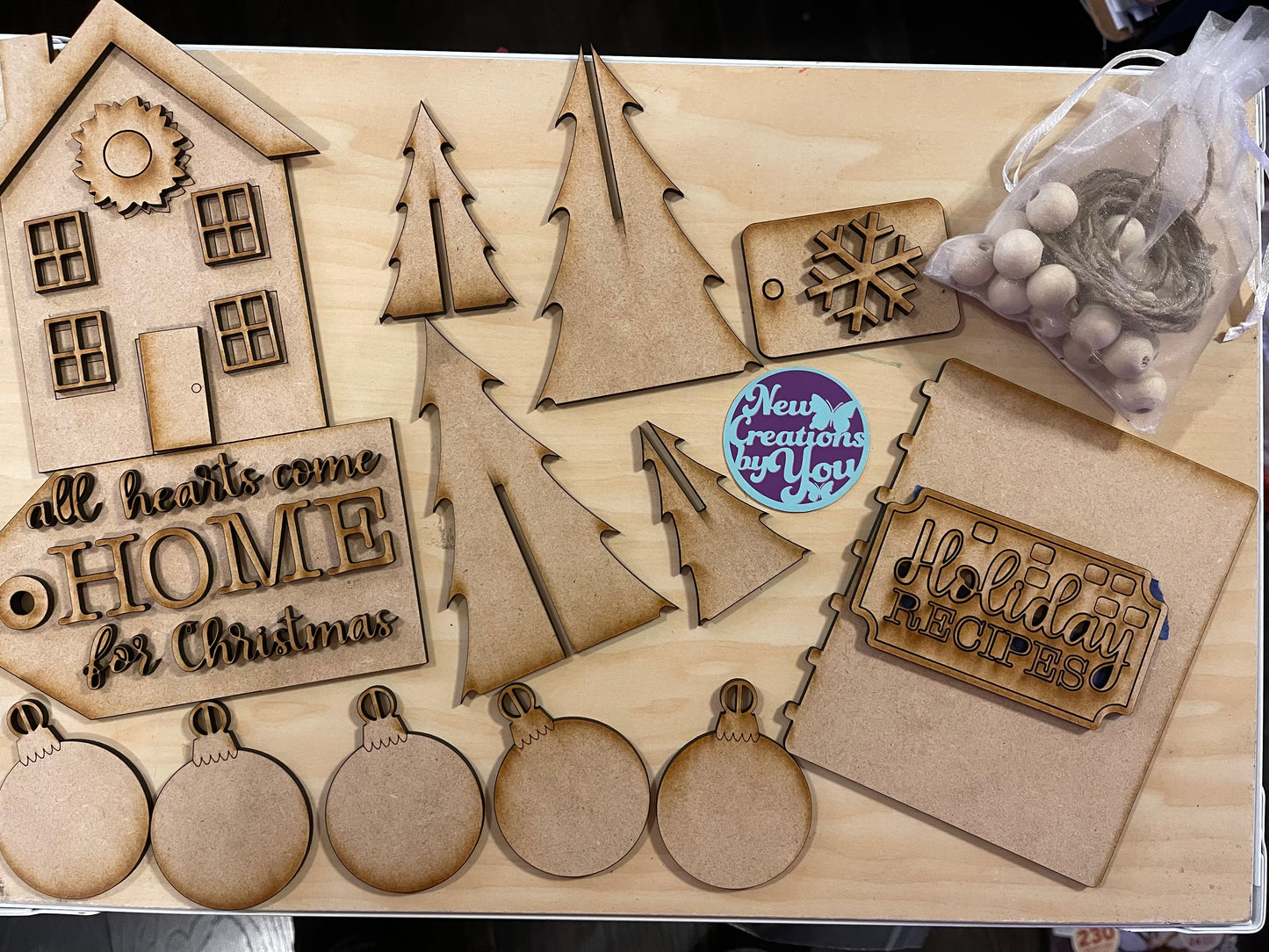 Bandeja escalonada "Todos los corazones vuelven a casa para Navidad": kit listo para pintar