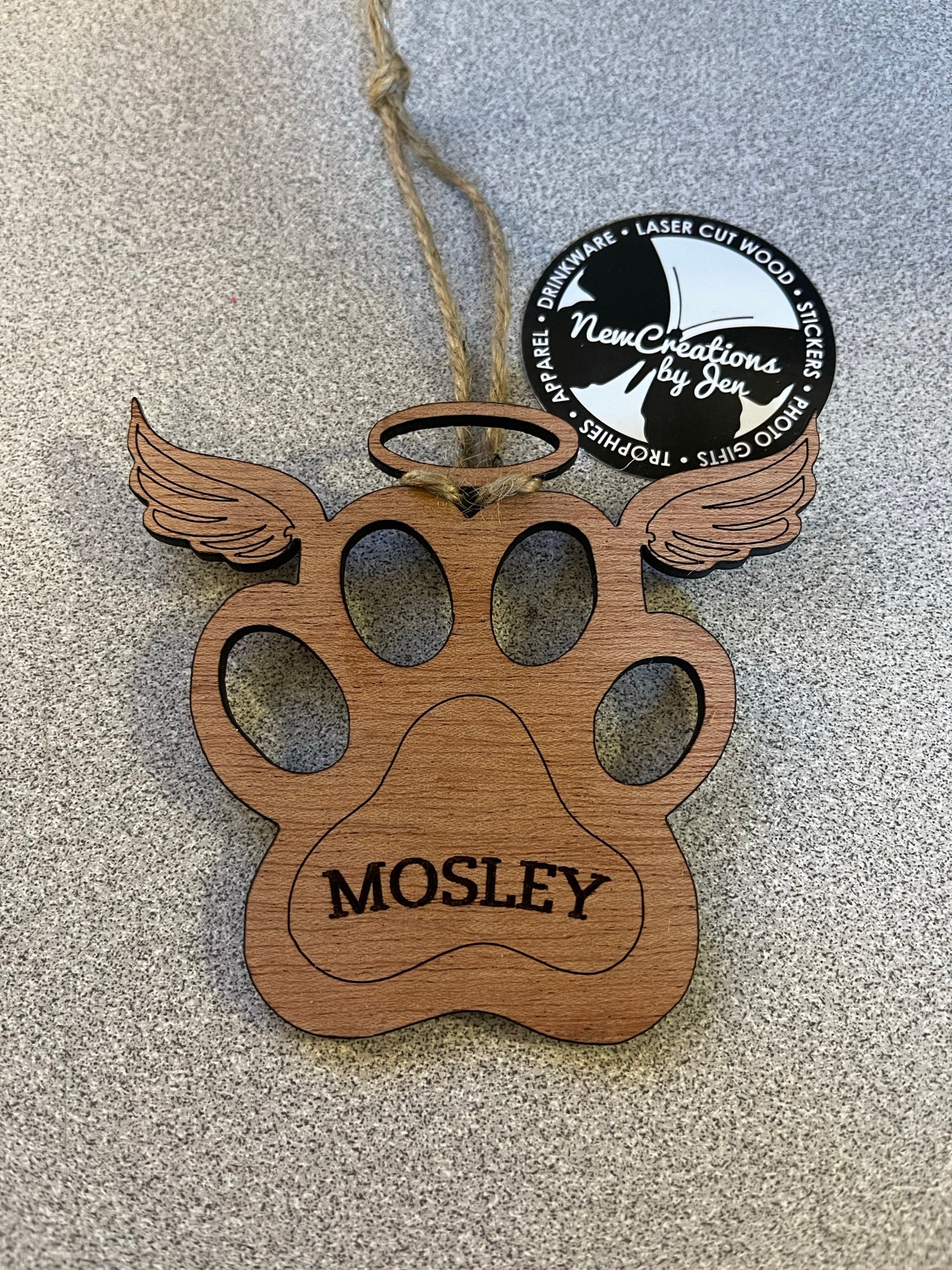 Adorno de madera conmemorativo de pata de perro