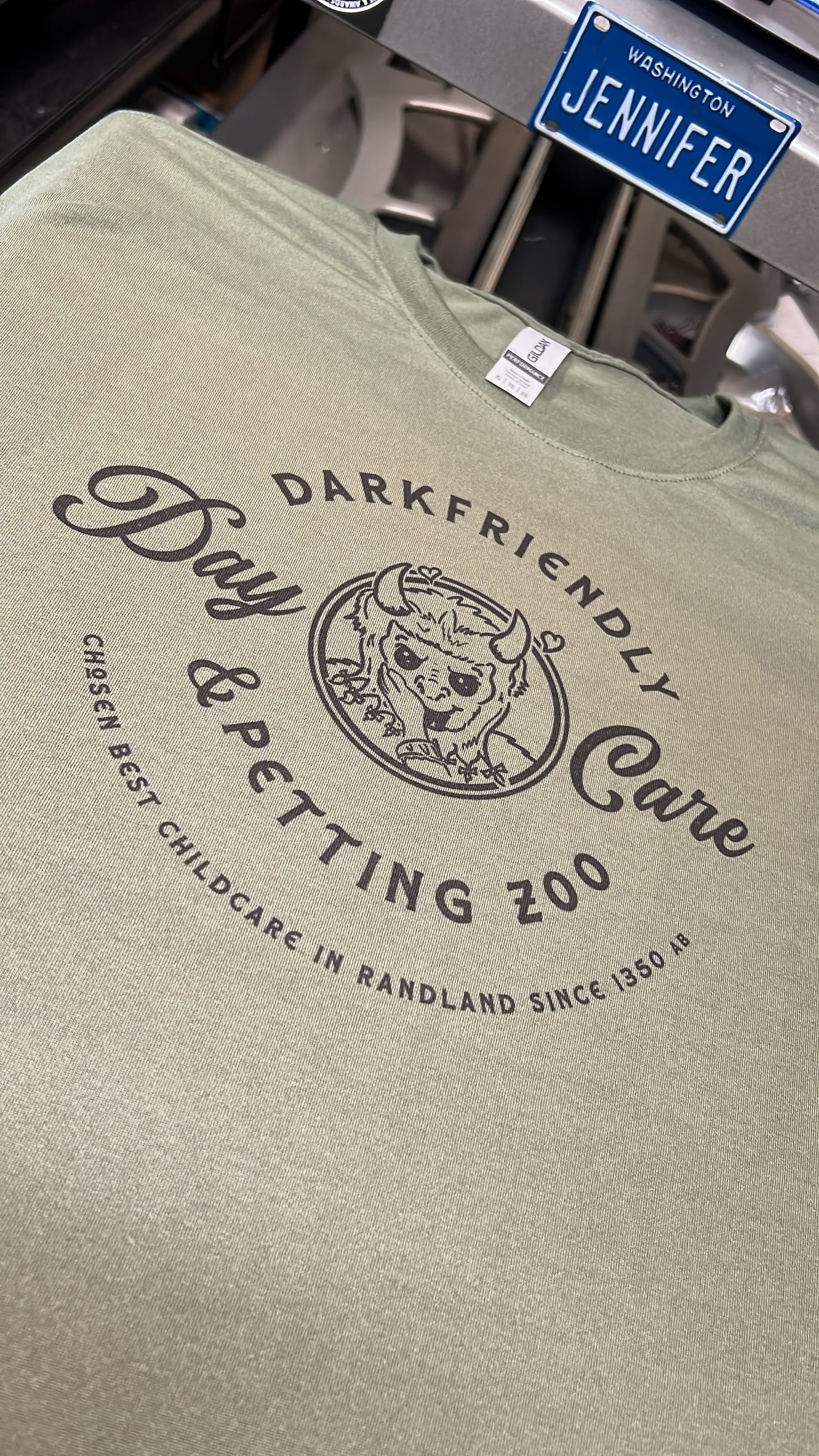 Guardería y zoológico de mascotas Darkfriendly: camisetas ligeras de recuerdo inspiradas en La Rueda del Tiempo
