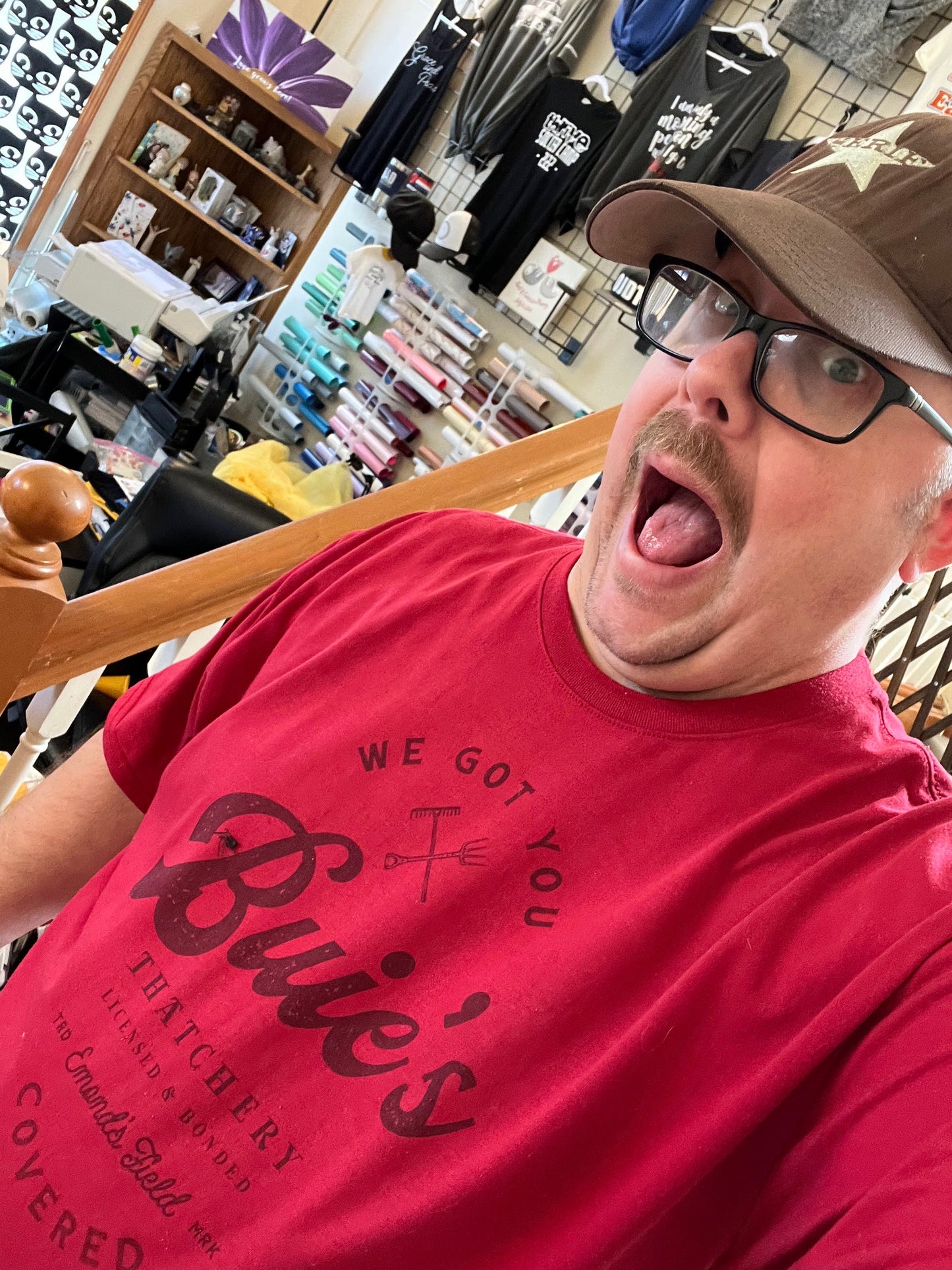 Camisetas ligeras de recuerdo inspiradas en La Rueda del Tiempo de Buie's Thatchery