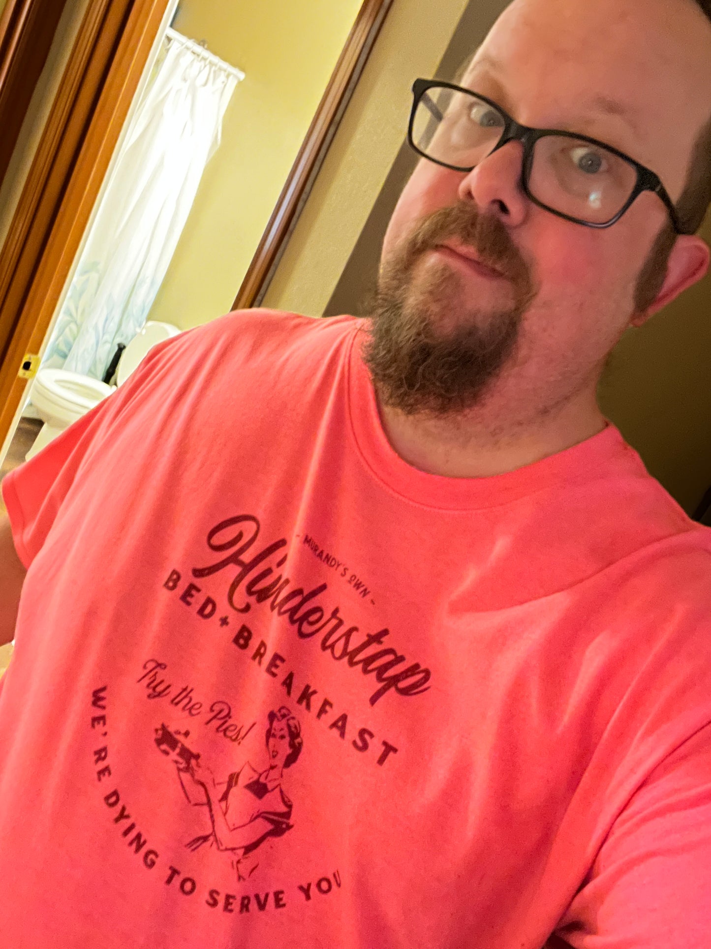 Hinderstap Bed &amp; Breakfast - Camisetas ligeras de recuerdo inspiradas en La Rueda del Tiempo