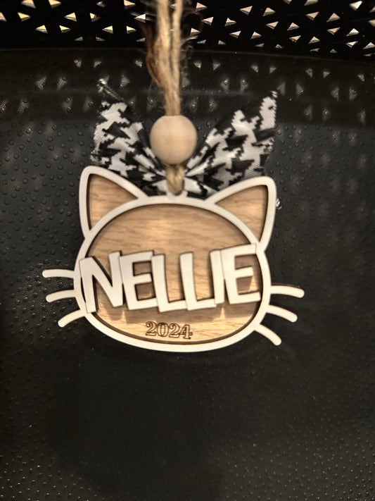 Adorno con nombre de cara de gatito para tus gatos favoritos