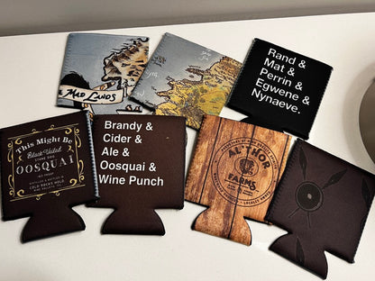 Koozies inspirados en la Rueda del Tiempo