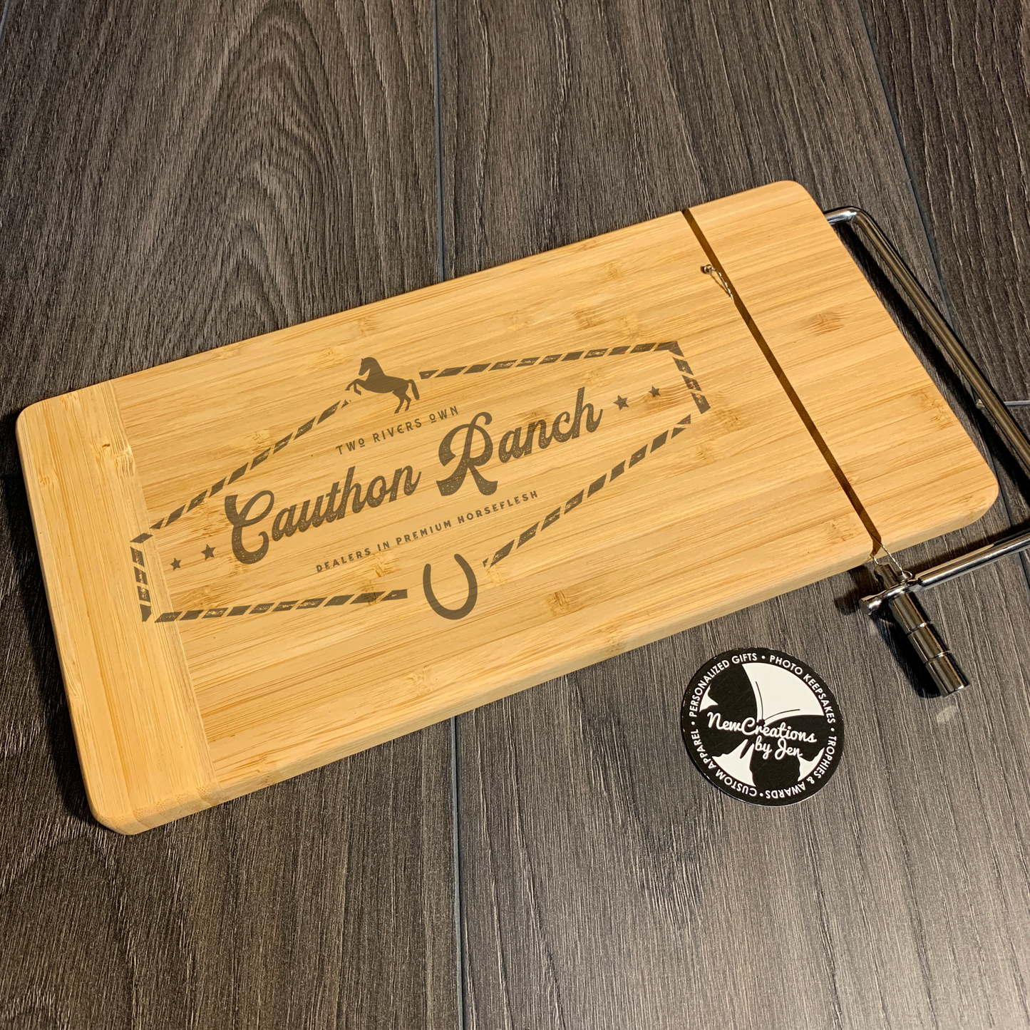Tabla de cortar de bambú con cortador de queso de la serie Souvenir de WWN