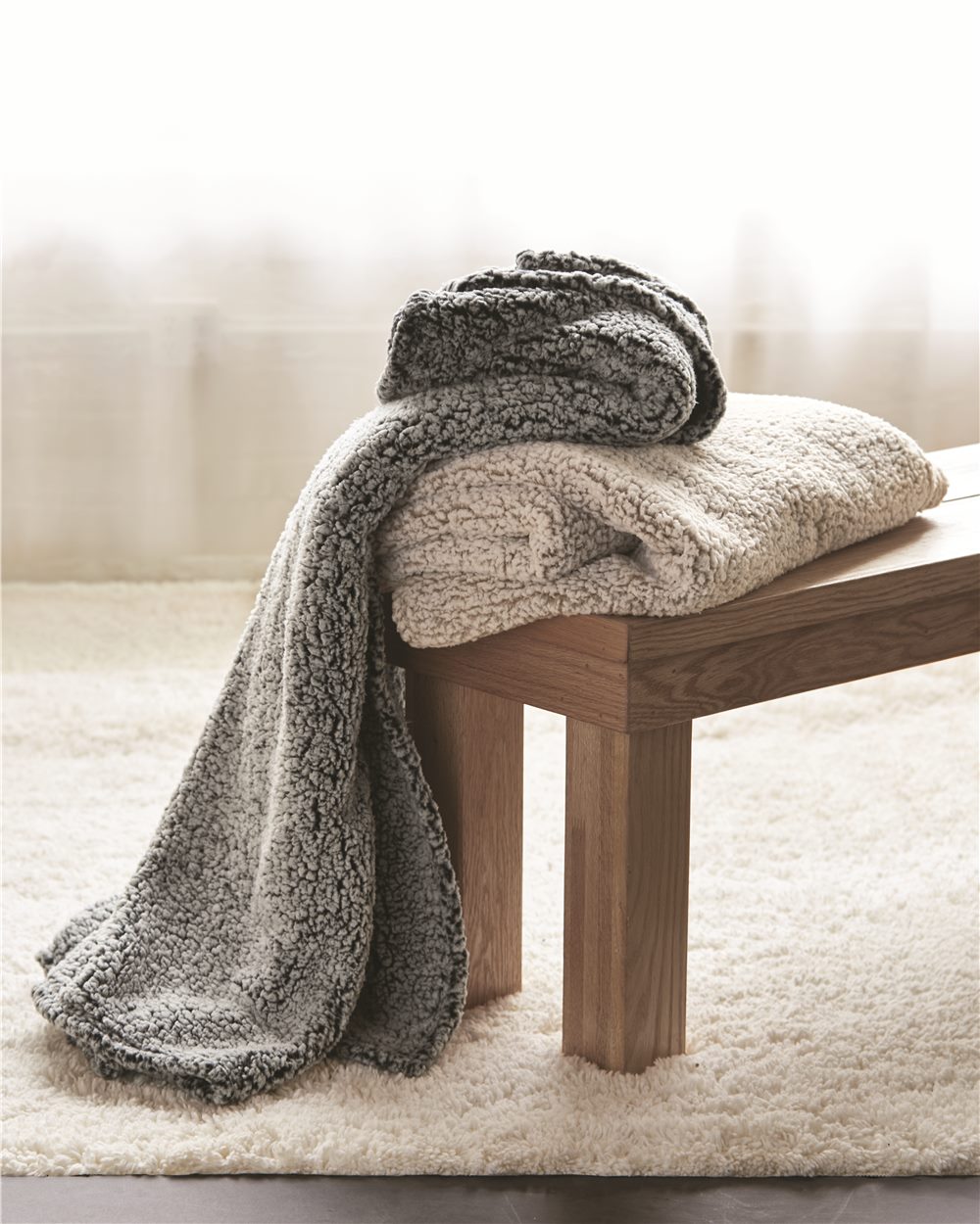 Almohada tipo manta EPIC Sherpa, también conocida como The BLANKOW de J America