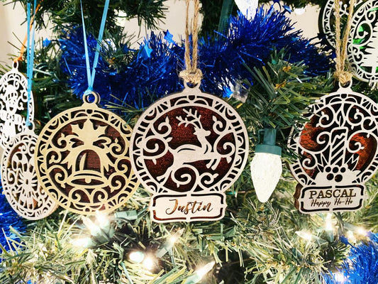 Adornos navideños únicos: genéricos o personalizados
