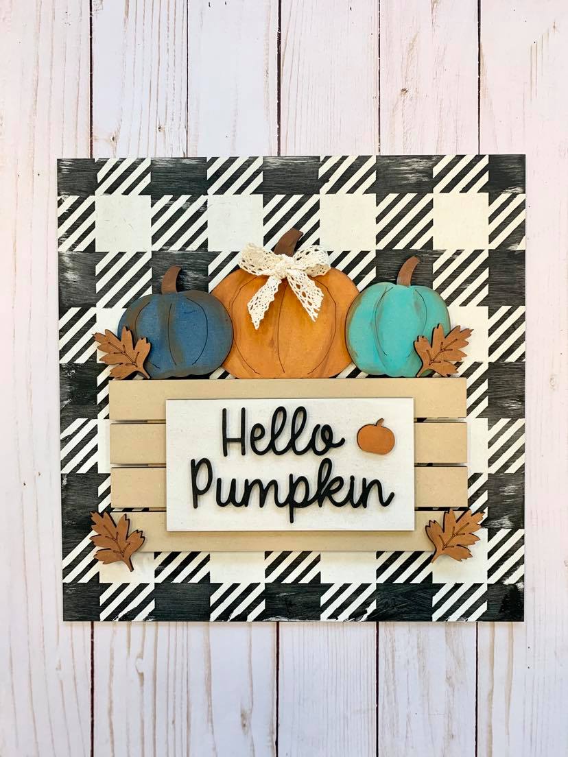 Letrero de 11.5" con diseño de cuadros escoceses de Hello Pumpkin - Listo para pintar