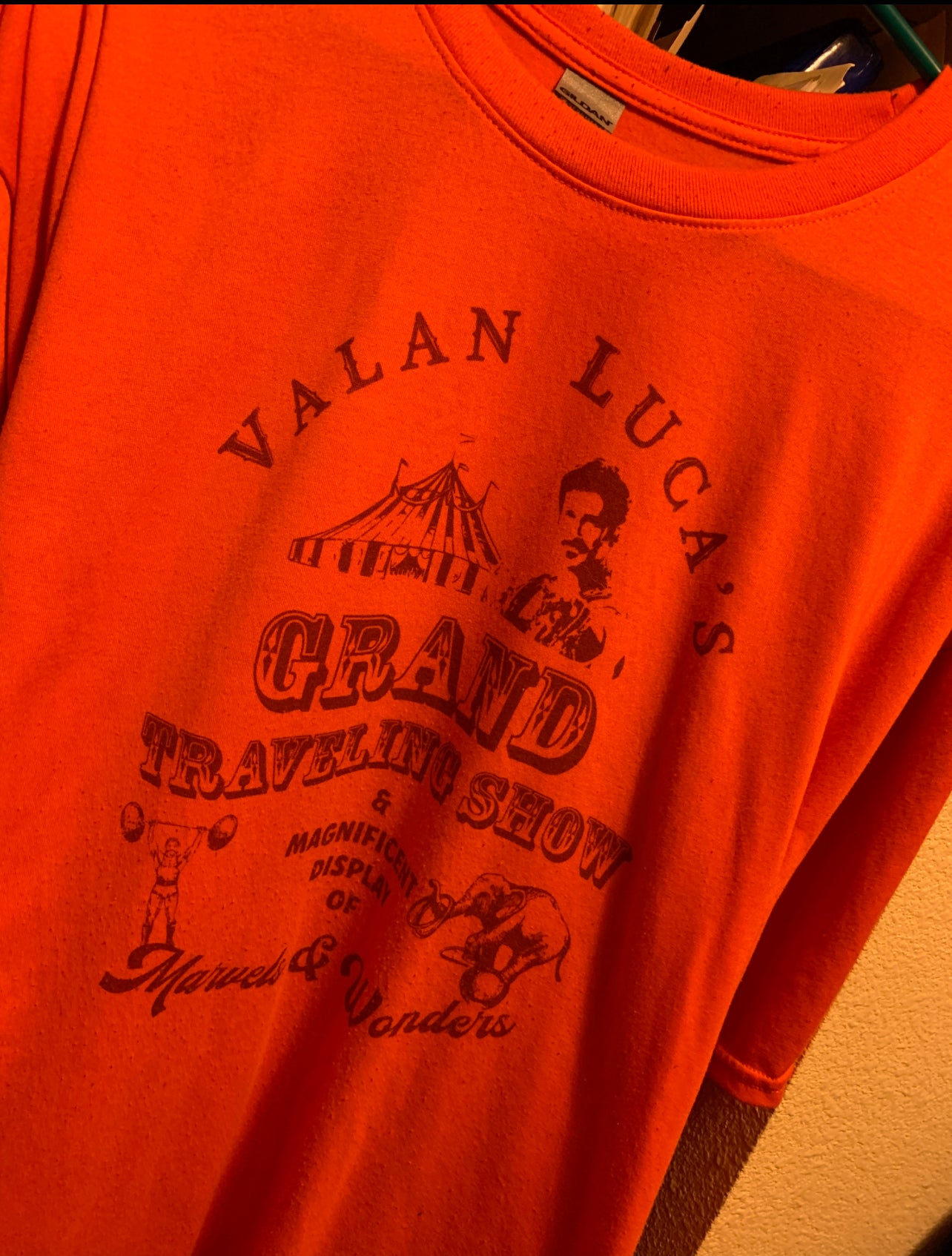 Valan Luca's Grand Traveling Show - Wheel of Time Inspired  Souvenir Lightweight  Tees
