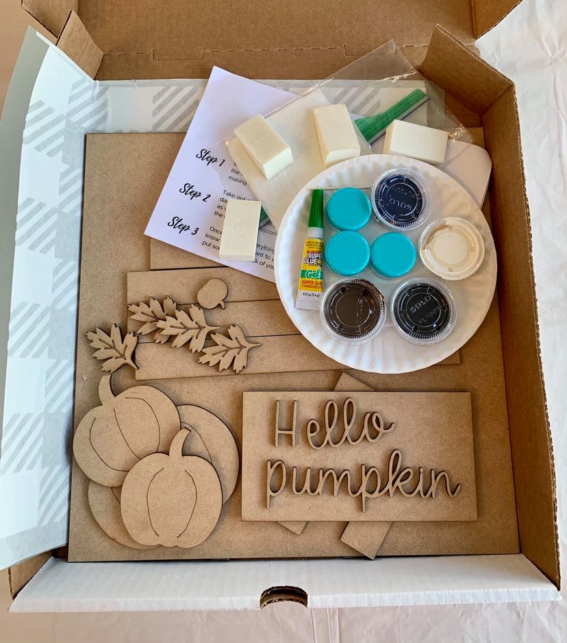 Letrero de 11.5" con diseño de cuadros escoceses de Hello Pumpkin - Listo para pintar