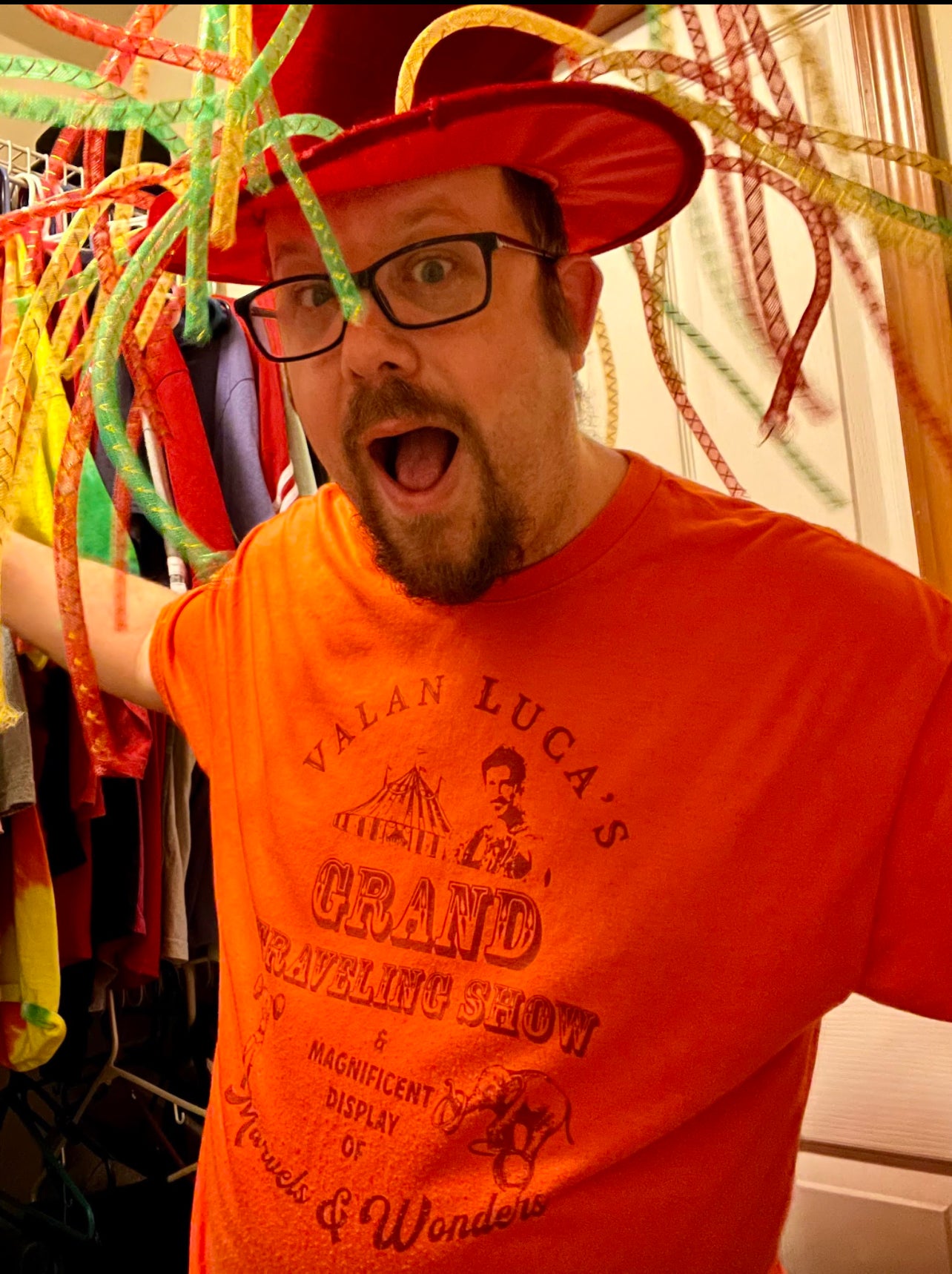 Valan Luca's Grand Traveling Show - Wheel of Time Inspired  Souvenir Lightweight  Tees