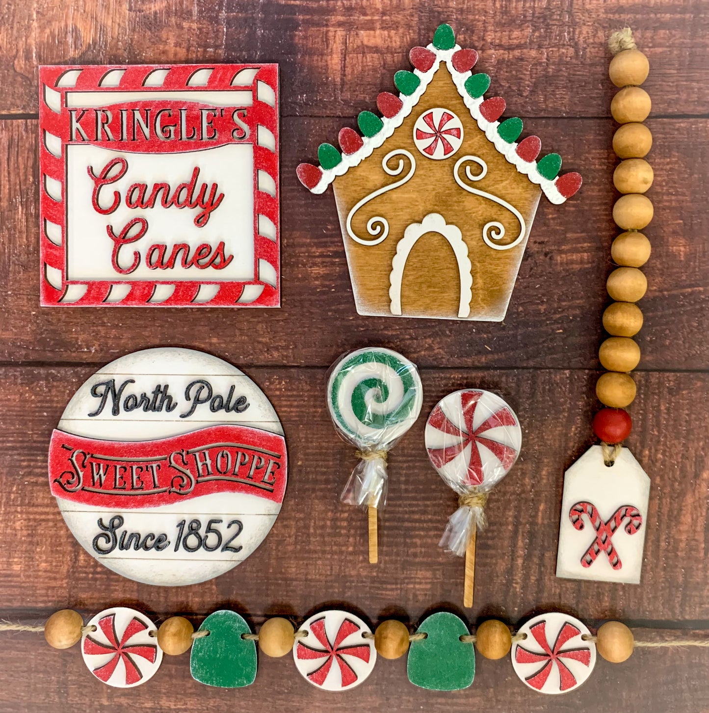 Bandeja navideña escalonada de North Pole Sweet Shoppe - Kit listo para pintar