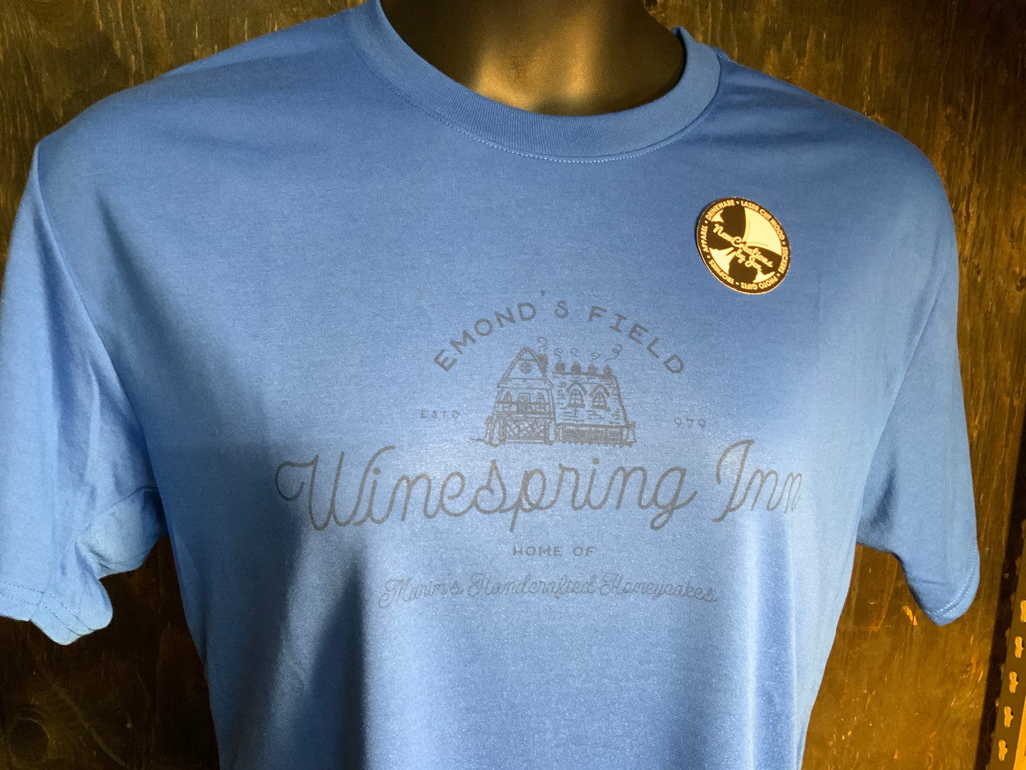 Winespring Inn - Camisetas ligeras de recuerdo inspiradas en la Rueda del Tiempo