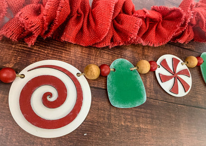 Bandeja navideña escalonada de North Pole Sweet Shoppe - Kit listo para pintar