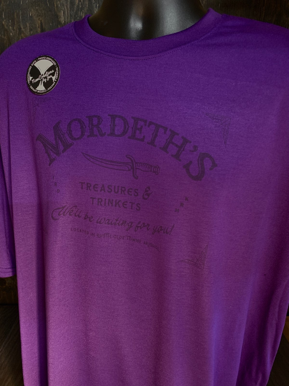 Tesoros y baratijas de Mordeth: camisetas ligeras de recuerdo inspiradas en La Rueda del Tiempo