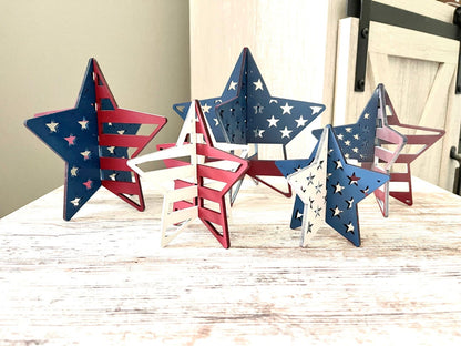 Estrellas 3D de pie listas para pintar: juego de 5 estrellas y rayas patrióticas para decorar repisas o mesas.